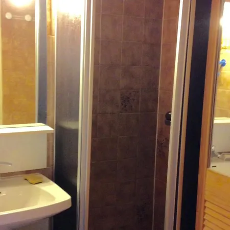 2 Pieces Pour 4 Personnes Avec Balcon, Centre De Valloire, Proche Des Pistes Et Commerces - Fr-1-263-46 Apartment *